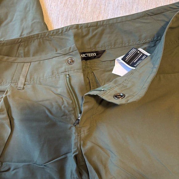 Arc'teryx women’s Forest Green Chinos - Picture 4 of 4